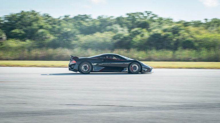 El SSC Tuatara acaricia los 475 km/h