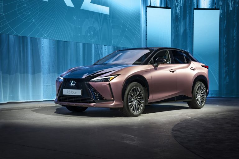 Desde 73.000 euros ya te puedes comprar el electrizante Lexus RZ