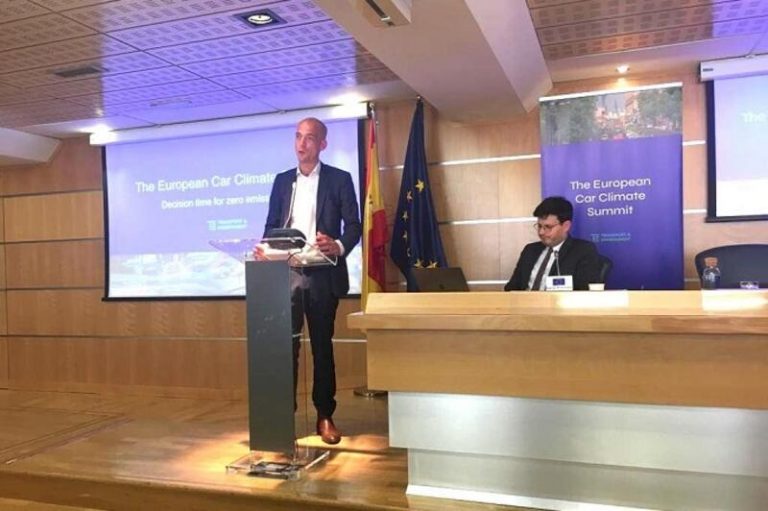 España, a favor de vender solo vehículos eléctricos desde 2035