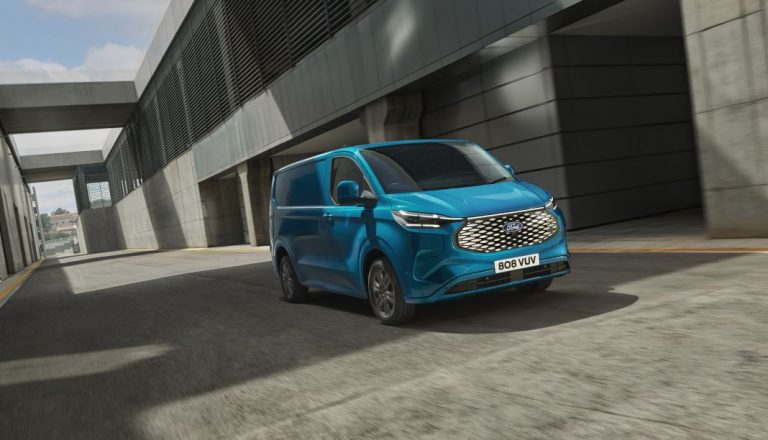 La nueva Ford E-Transit Custom es totalmente eléctrica y estrena frontal