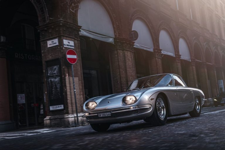 El precioso Lamborghini 350 GT inició la era del V12 atmosférico