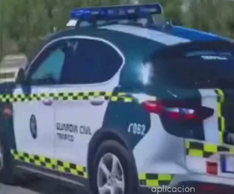 Esta es la única y verdadera  explicación al coche de cartón de la Guardia Civil