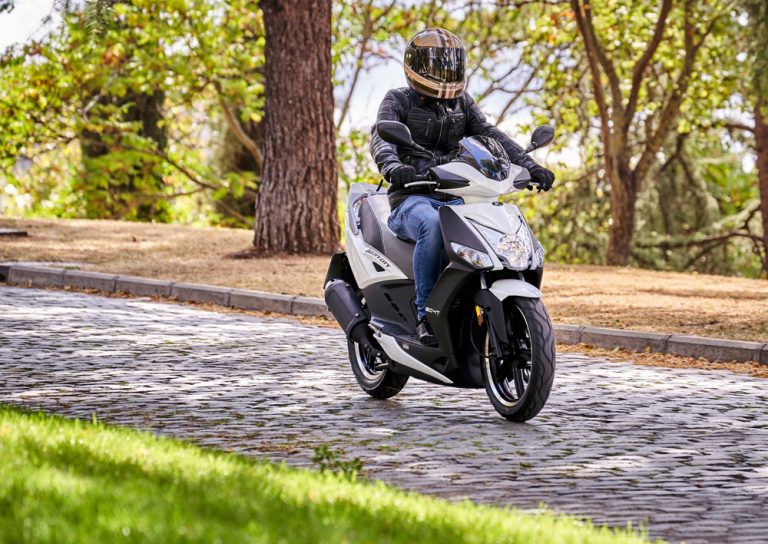 ¿Puedo conducir un ciclomotor sin puntos en el carné?