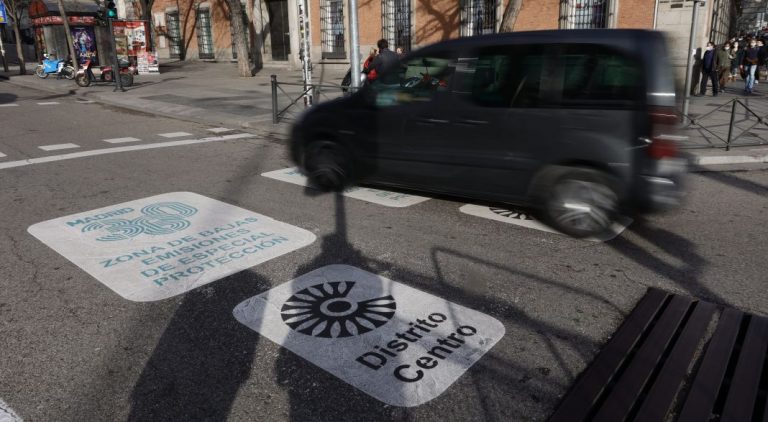 Le ponen 27 multas por entrar en una ZBE, pero solo ha pagado la primera. La Justicia tumba al Ayuntamiento de Madrid