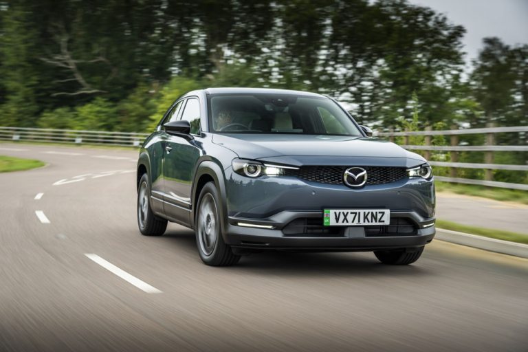 Mazda MX-30. Se vuelve a enchufar