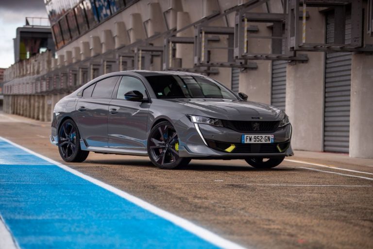 La nueva suspensión del Peugeot 508 PSE te lleva sobre raíles