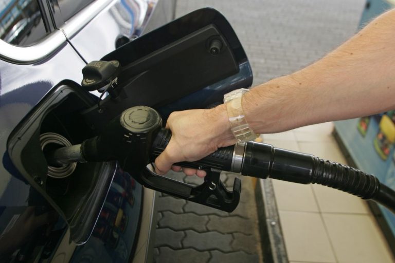 La gasolinera ‘low cost’ que busca trabajadores y les paga 2.750 euros al mes