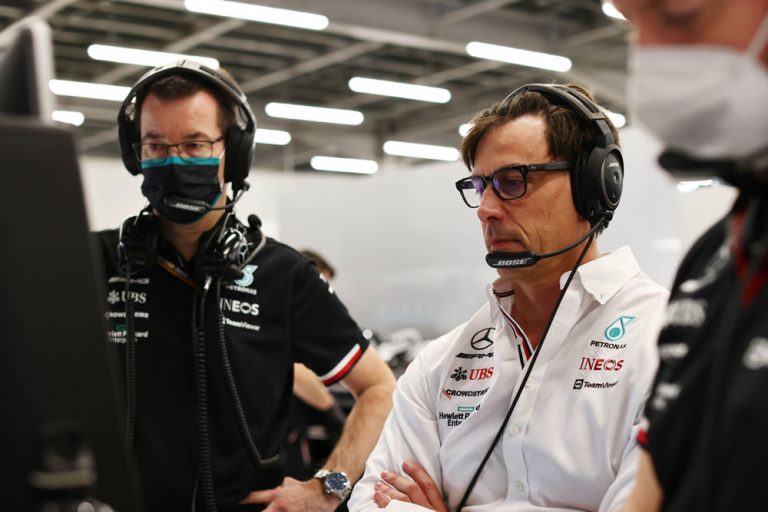 Mercedes alerta: el equipo que ha dado un paso de gigante para batir a Aston Martin y Red Bull