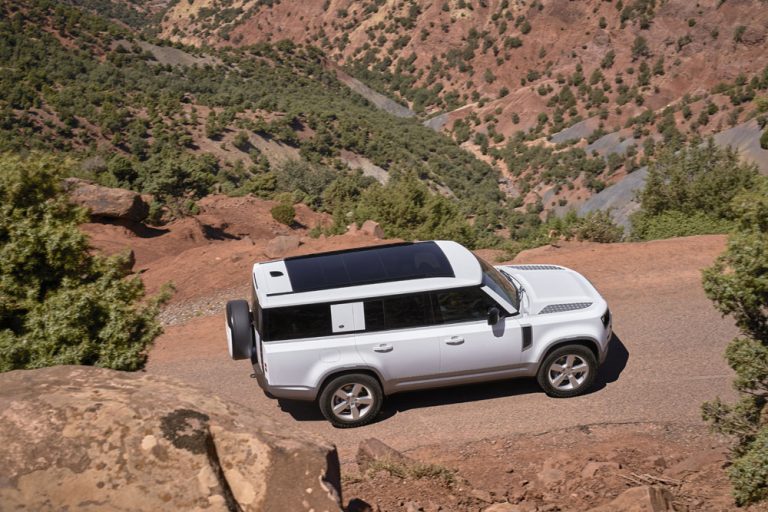 Land Rover Defender 130, un minibus offroad