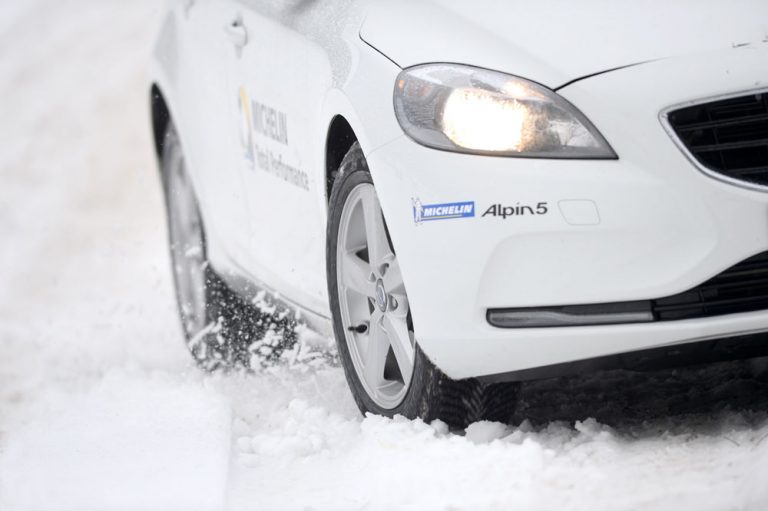 El fallo que tú también cometes al poner neumáticos de invierno en tu coche