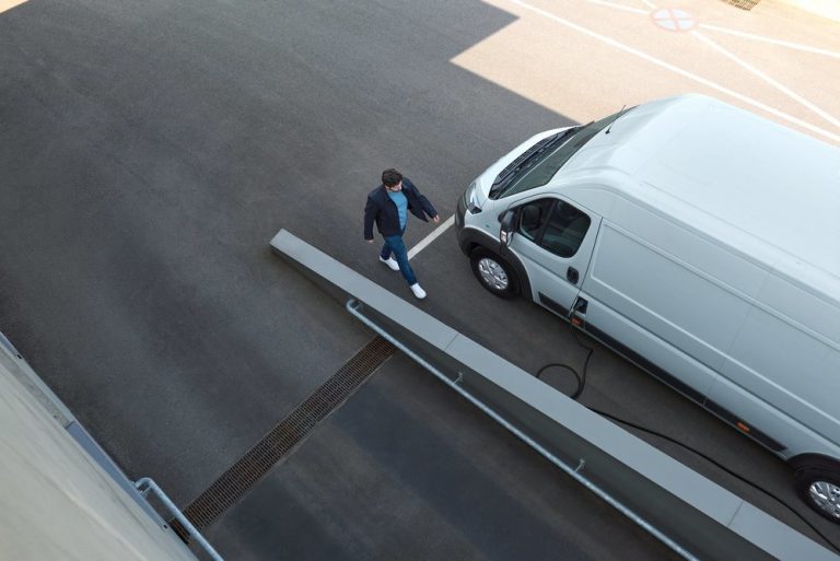 Toyota lanzará una furgoneta de gran tamaño en 2024 con Stellantis