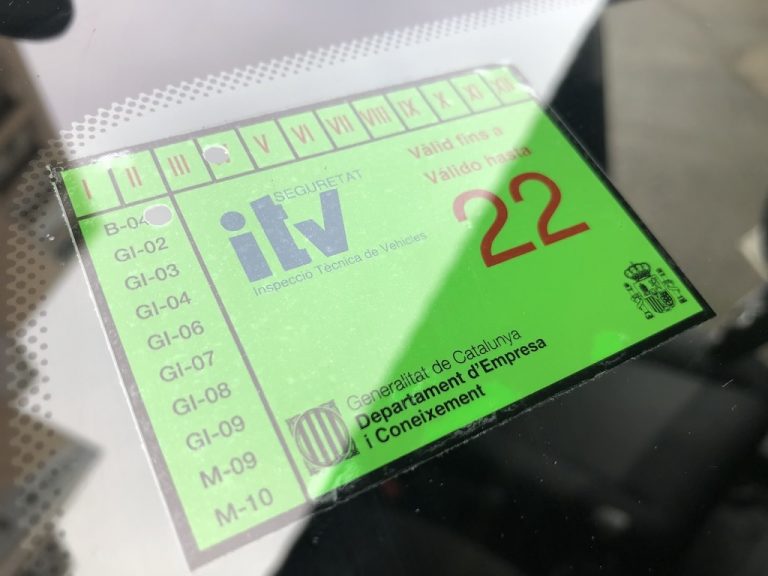 ¿Qué puedo hacer si me roban la pegatina de la ITV?