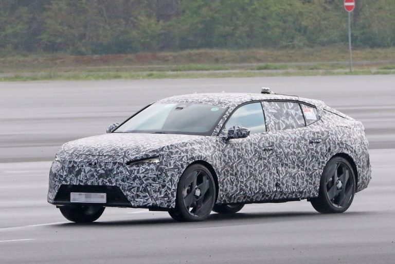 Peugeot 408. Descubrimos el nuevo crossover francés
