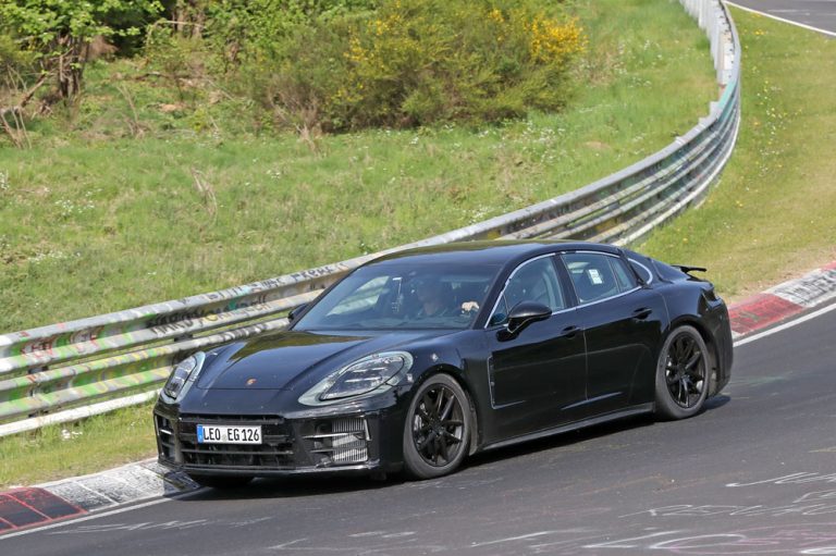 El nuevo Porsche Panamera incendia Nürburgring