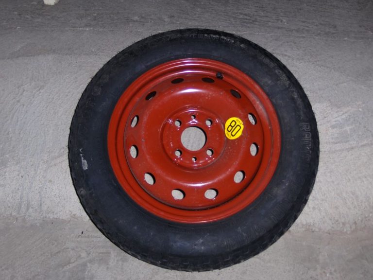 La multa de la DGT por circular con la rueda de emergencia
