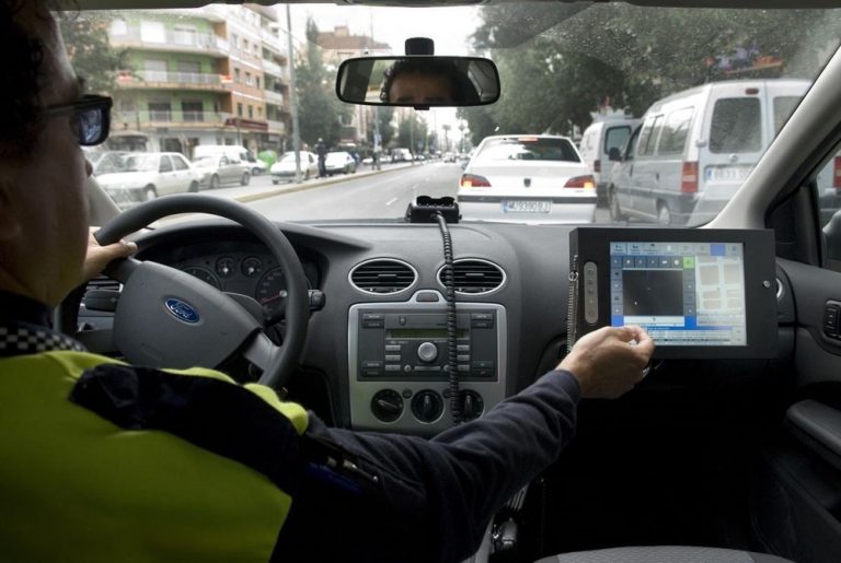 En estos casos está permitido aparcar en doble fila
