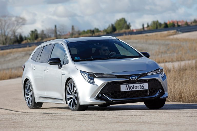 Los rivales del Toyota Corolla Touring Sports.