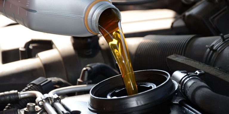 Conducen coches sin aceite ¡Esto es lo que duran!