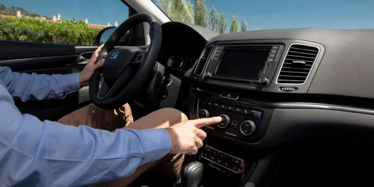 Tres síntomas de que el aire acondicionado de tu coche se va a romper