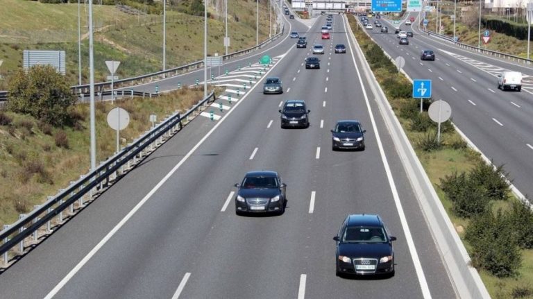 Abusar del carril central te costará una multa de 200 euros