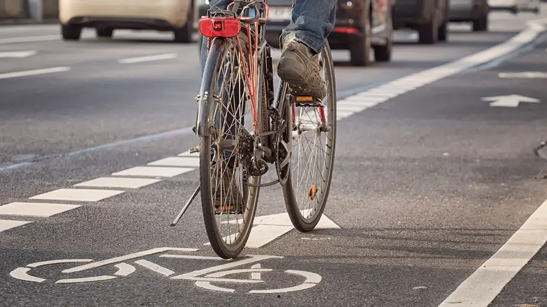 DGT: Así es la nueva norma para adelantar a los ciclistas en carretera