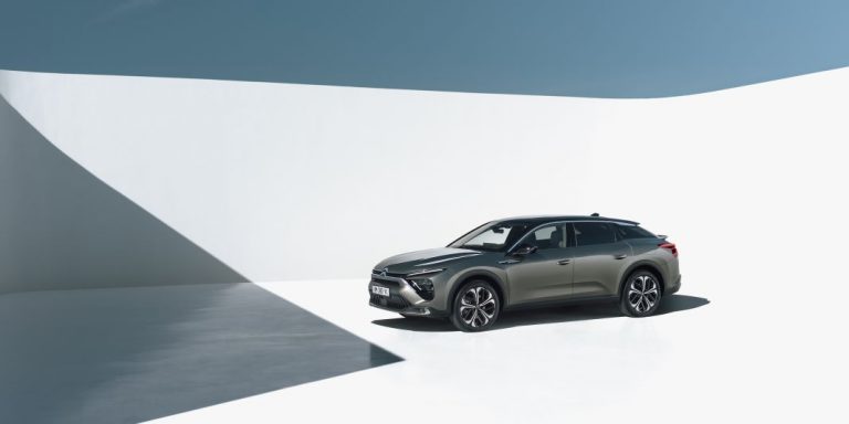 La versión PHEV del nuevo Citroën C5 X es la más elegida