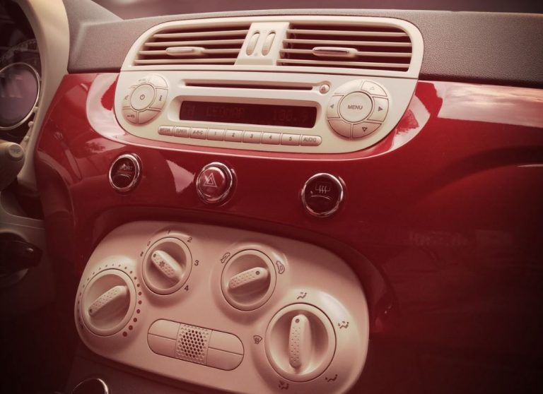 Esto es lo que le pasa a tu coche si abusas del aire acondicionado