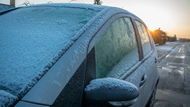 En tu coche y en invierno, esto es lo que no debe faltar