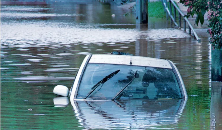 La DGT te dice cómo reaccionar si te sorprende una lluvia torrencial conduciendo