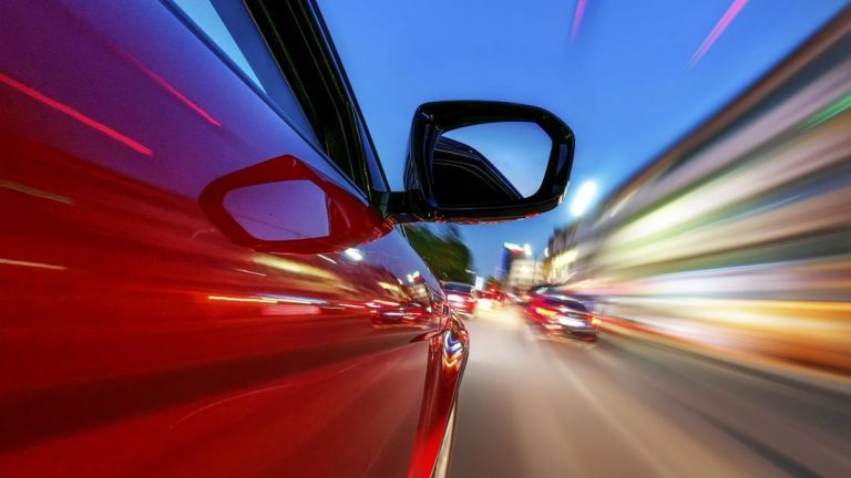 Este es el vehículo que ostenta el récord de velocidad absoluto ‘sobre tierra’