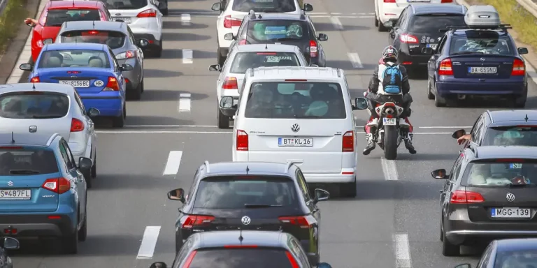 Los coches con etiqueta A solo podrán circular en estas carreteras