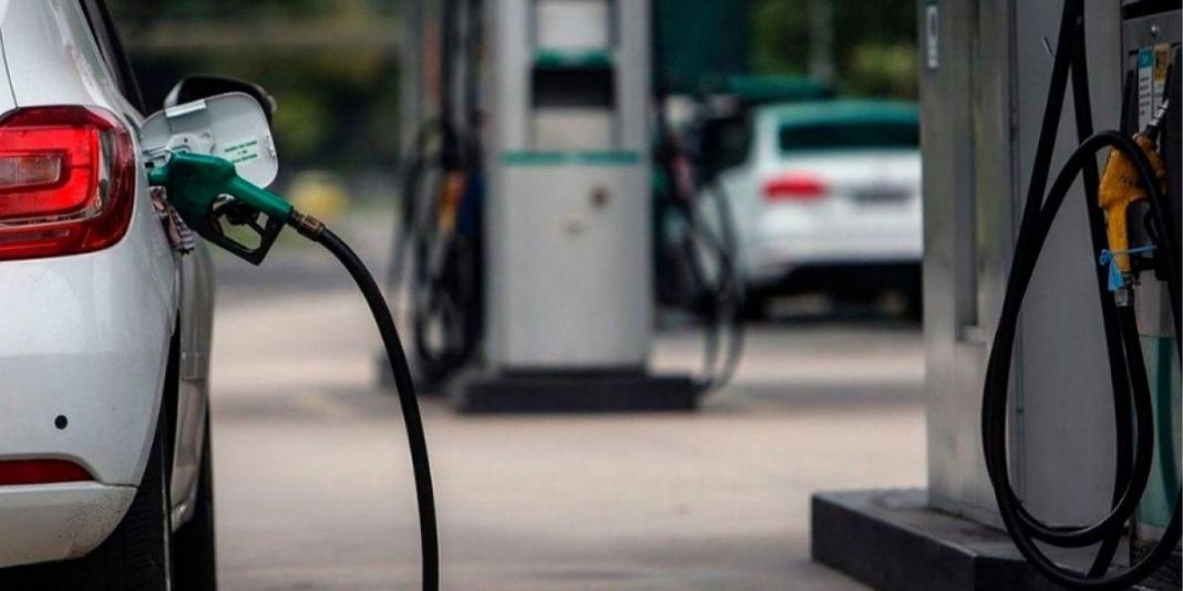 Por qué no debes usar el móvil en la gasolinera