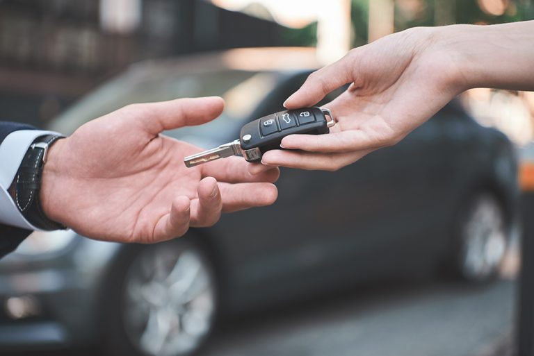 Todos los informes que puedes pedir a la DGT antes de comprar un coche usado
