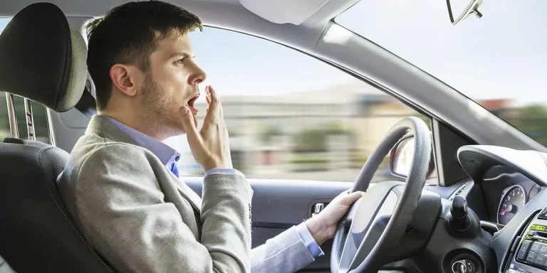 Las claves de la DGT para no distraerte nunca al volante