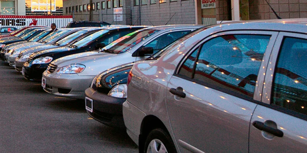 Asiste a un profesional de coches usados