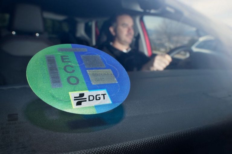 Los coches electrificados de ocasión cuestan casi el doble que los térmicos
