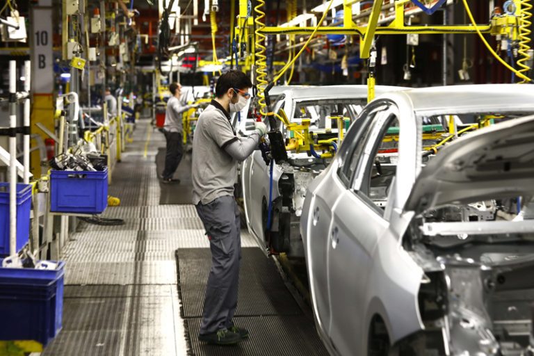 Te decimos a dónde van el 87% de los coches que se fabrican en España