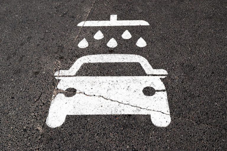 ¿Túnel o pistola de lavado? Qué es más ‘ecofriendly’ para lavar mi coche