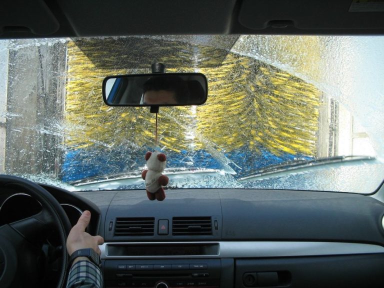 Túnel de autolavado: ¿Puedes reclamar daños en el coche?
