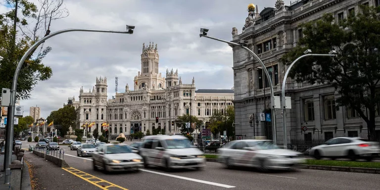 El salvoconducto que ofrece Madrid para poder circular con un coche sin etiqueta medioambiental por sus calles