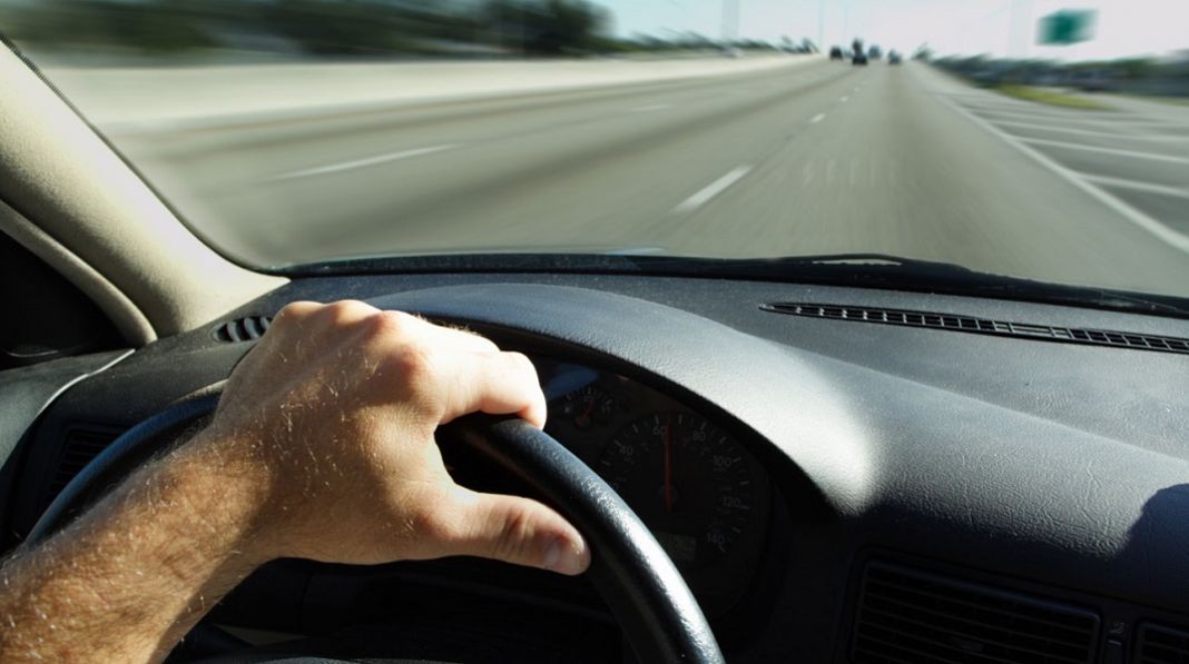 Comportamiento del coche con los vidrios abajo
