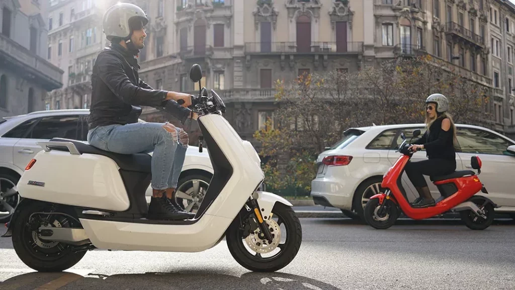 Ayudas para motos eléctricas en 2026: hasta 1.100 € del Programa Auto+ y subvenciones autonómicas 1 Motor16 Extensa autonomía