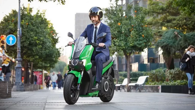 Esto es todo lo que te puedes ahorrar con una moto eléctrica