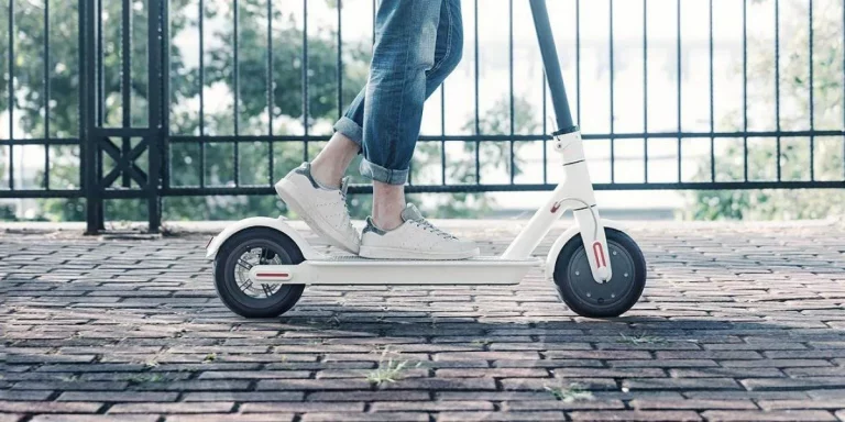 Patinete, bicicleta, moto o ‘microcoche’: así te conviene moverte por la ciudad