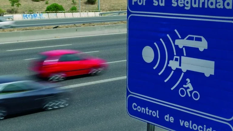 Los 50 radares de la DGT que más multan: ¿Dónde están?