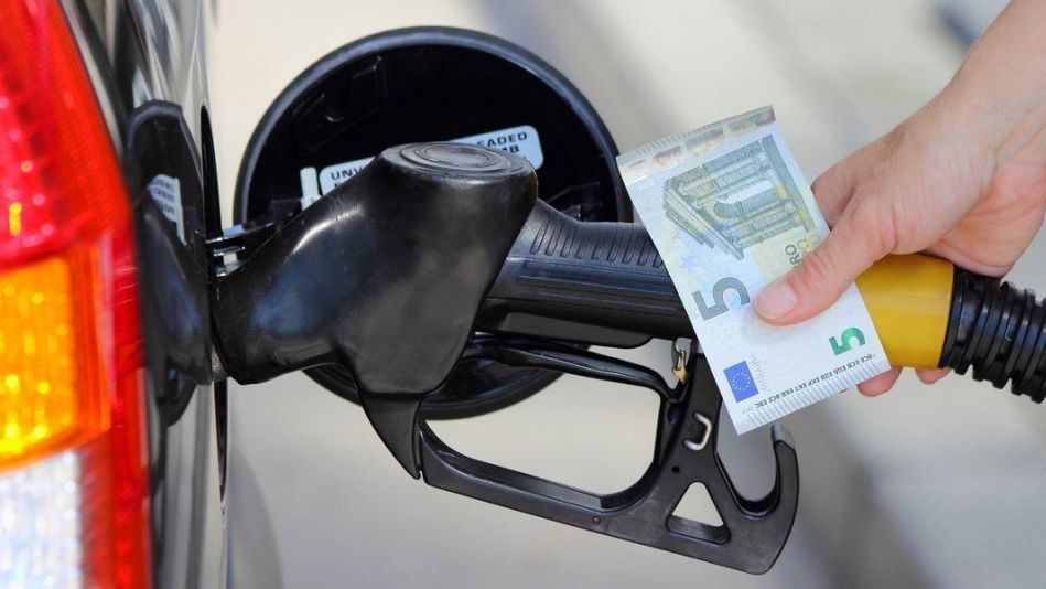 ¿Se puede repostar gasolina 98 a un 95 o viceversa?