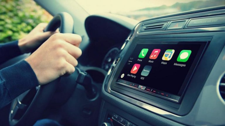 Trucos para que la pantalla de tu coche esté siempre limpia