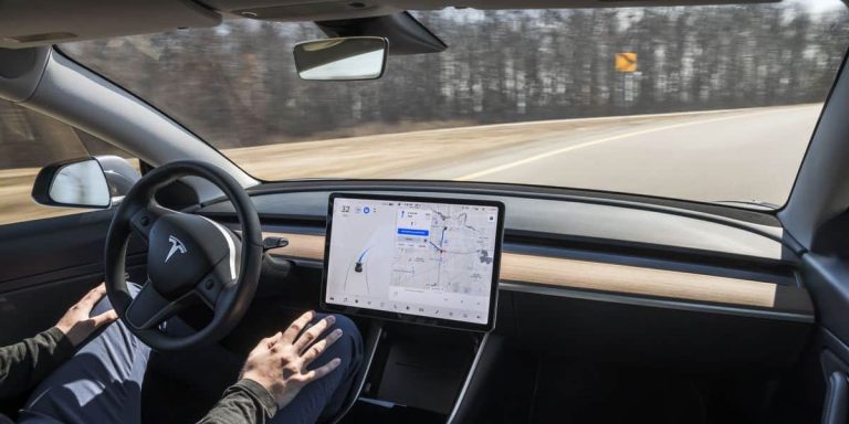 3.000 euros más cobrará Tesla por su pack de ayudas a la conducción Full Self Driving… aunque en EE UU le piden que lo retire