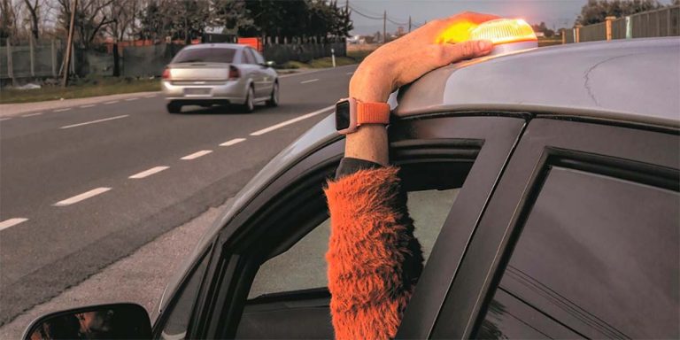 La DGT te enseña todo lo que necesitas saber sobre la luz V16