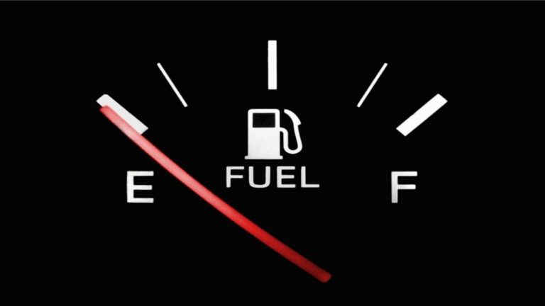 La gasolina que se ahorra al bajar de 120 a 110 km/h en una carretera